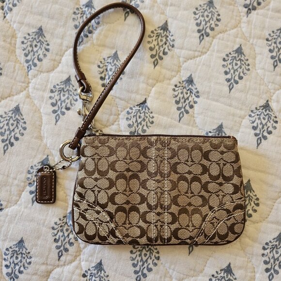 Wristlet - Picture 10 of 12